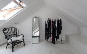 Lovely 3-Bedroom Skyline Apartment